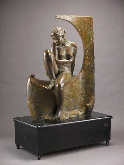 藏品:A Young Female Figure withine a Crescent Form的(1)張圖片