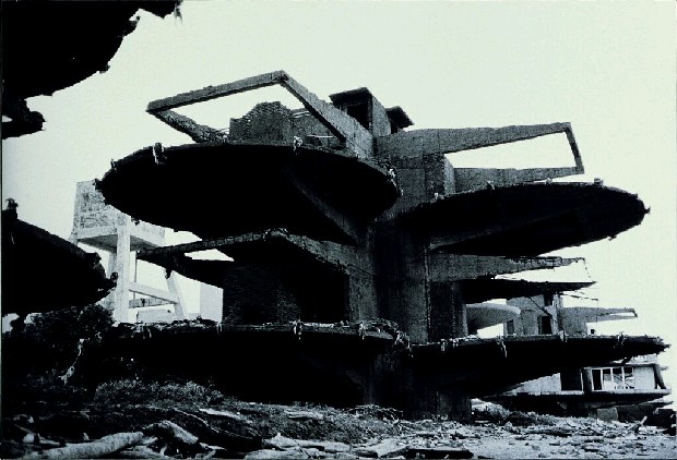 藏品:廢墟迷走II:遠離家園的(25)張圖片