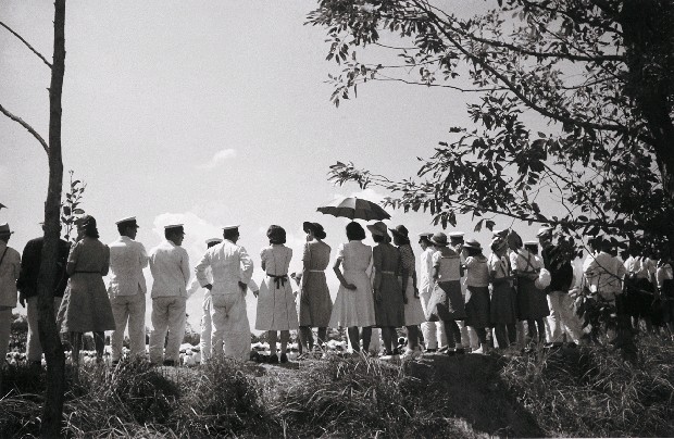 藏品:戰前戰後系列-看運動會的人群(台北北投)的(1)張圖片