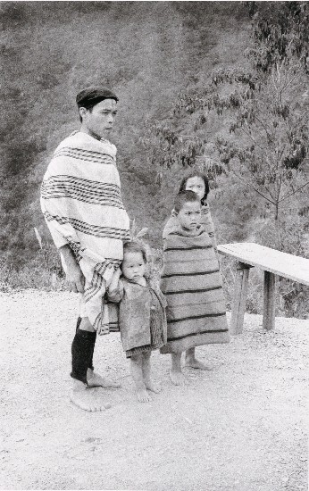 藏品:戰前戰後系列-原住民家族的(1)張圖片