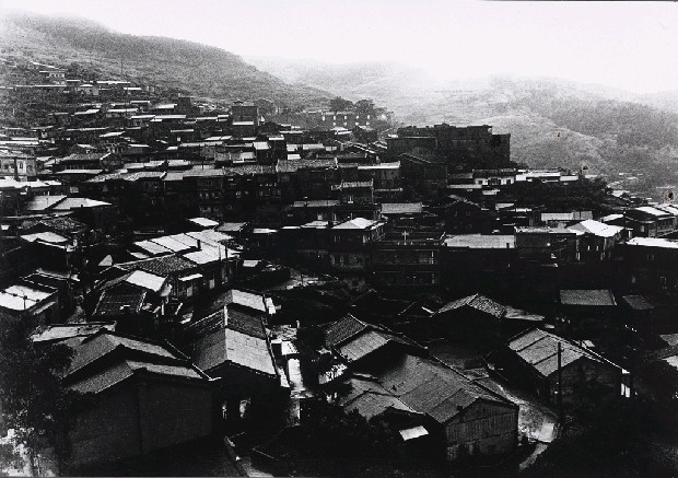 山城九份系列-雨中觀景的焦點圖