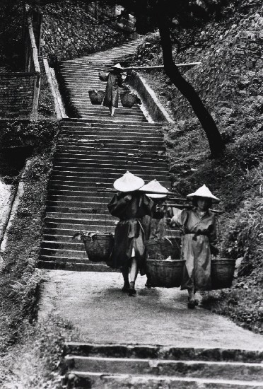 翁庭華－山城九份系列-挑夫－國美典藏